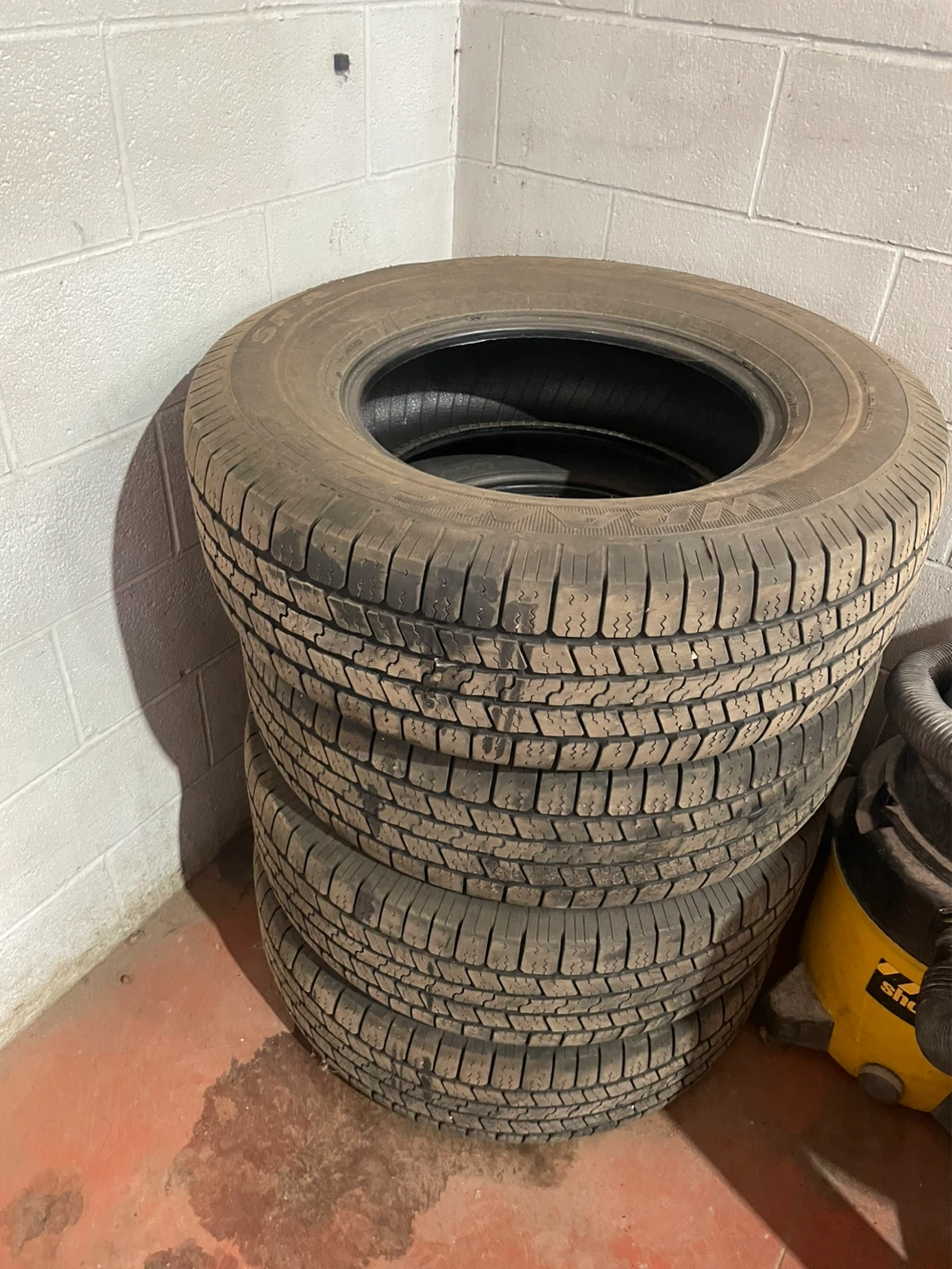 goodyear wrangler all season tires set of 4 very good condition
