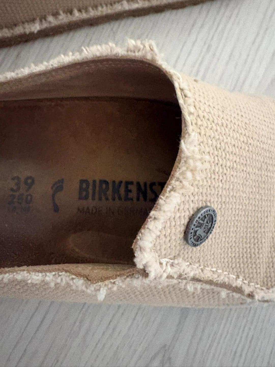 Birkenstock Tan Clogs Size 39 - photo 2