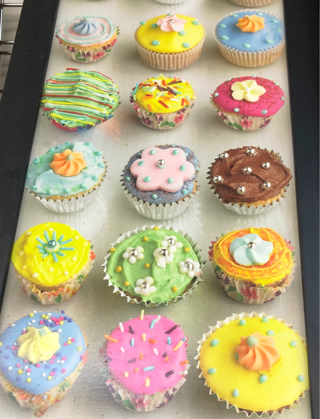 50 pcs $6 Cupcake/ Muffin decorative liners - photo 5