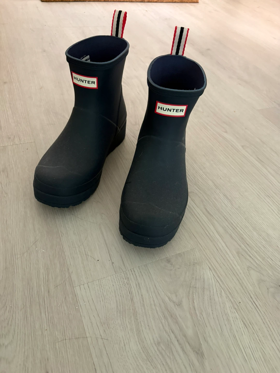 Hunter Boots - Navy - size 8