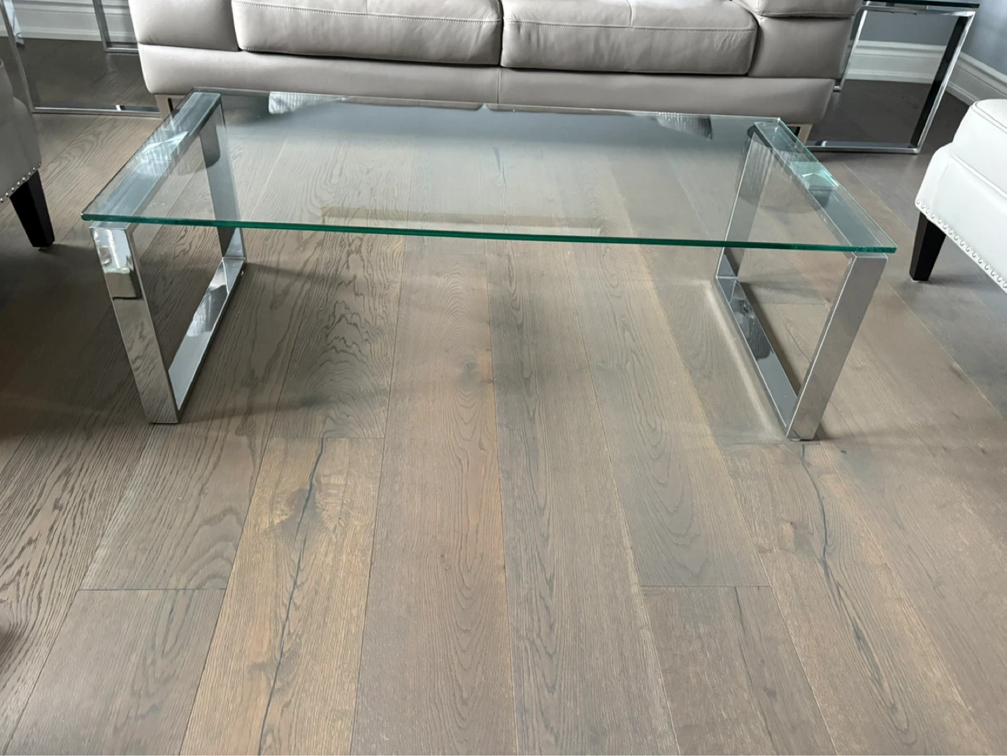 Urban barn gorgeous glass coffee table excellent cond - photo 3