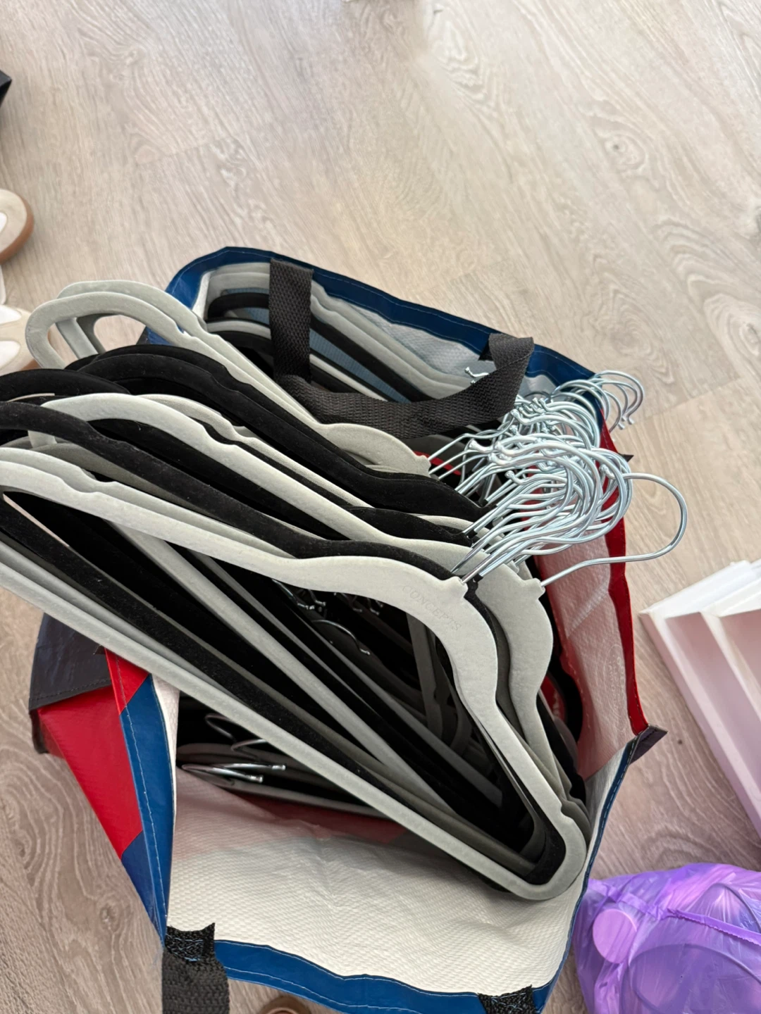 120 Velvet Hangers - Black and Grey - photo 2