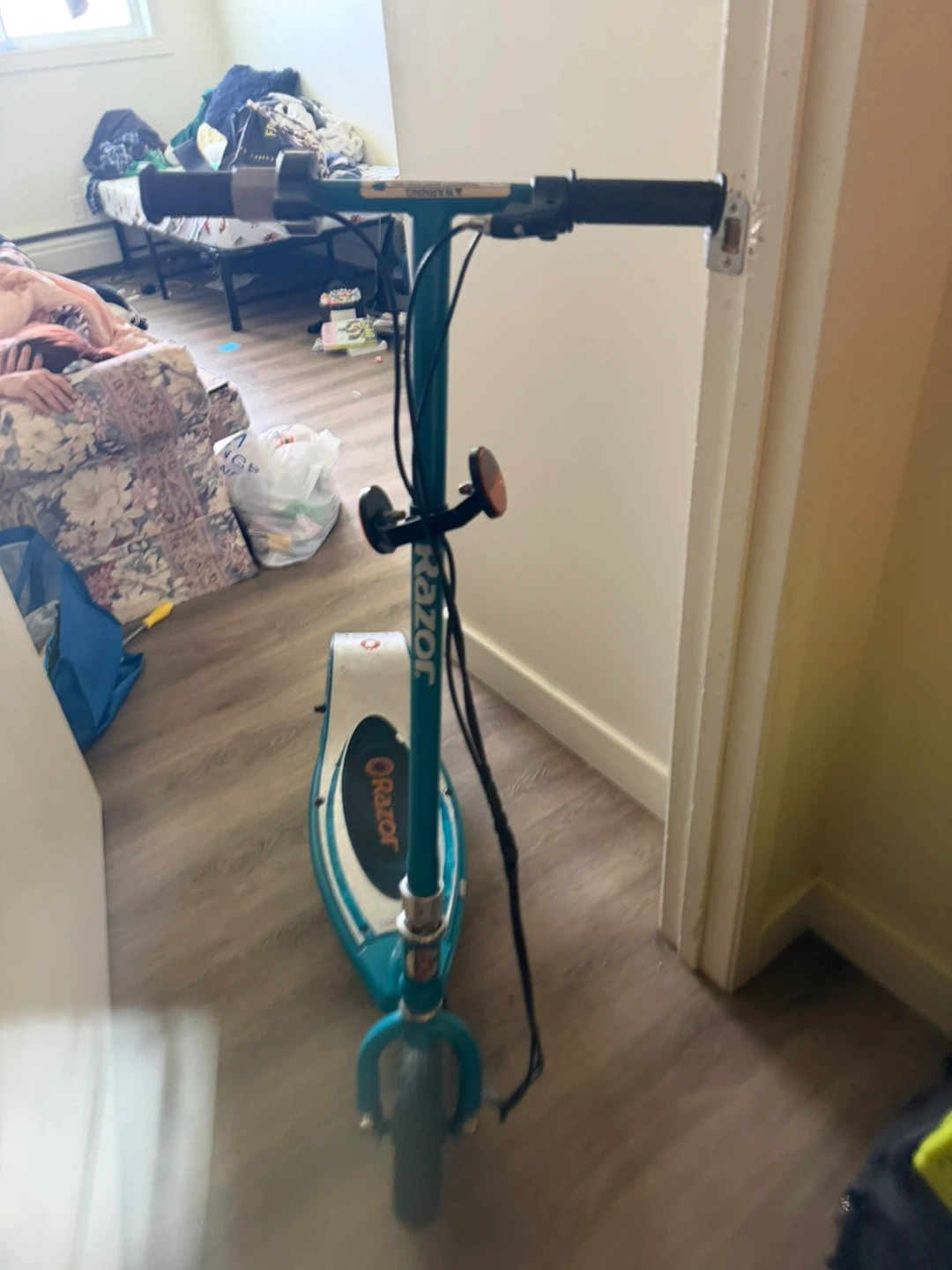 Razor E200 Electric Scooter - photo 2