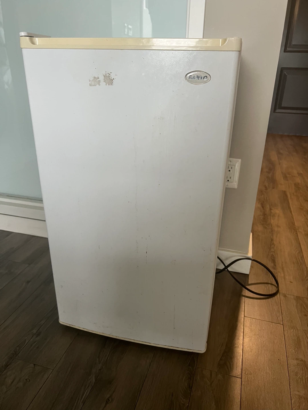Sanyo Mini Fridge - photo 2