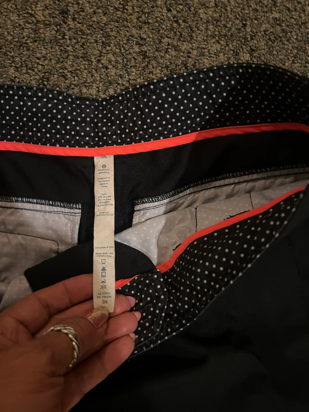Lululemon Black Pants Size 36 - photo 3