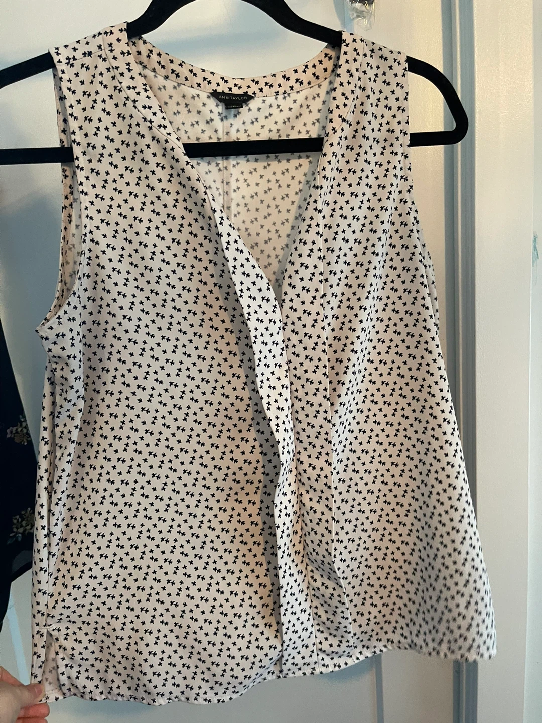 S/M Ann Taylor Sleeveless Blouse
