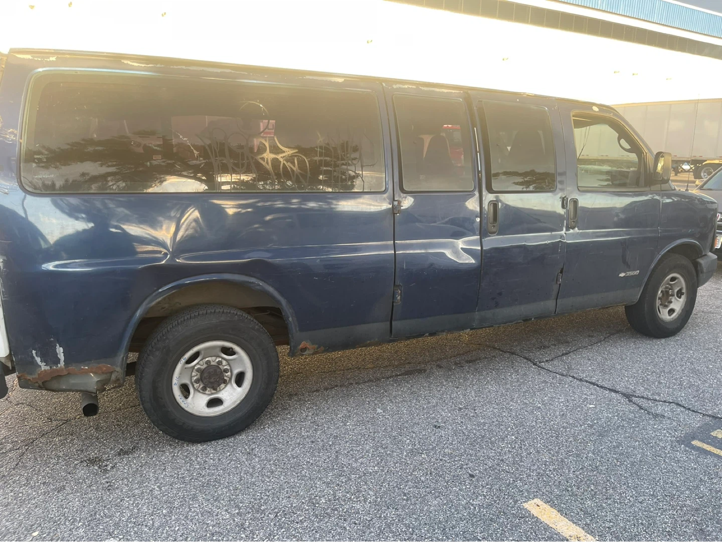 2004 Chevrolet Express Van 3500 - photo 2