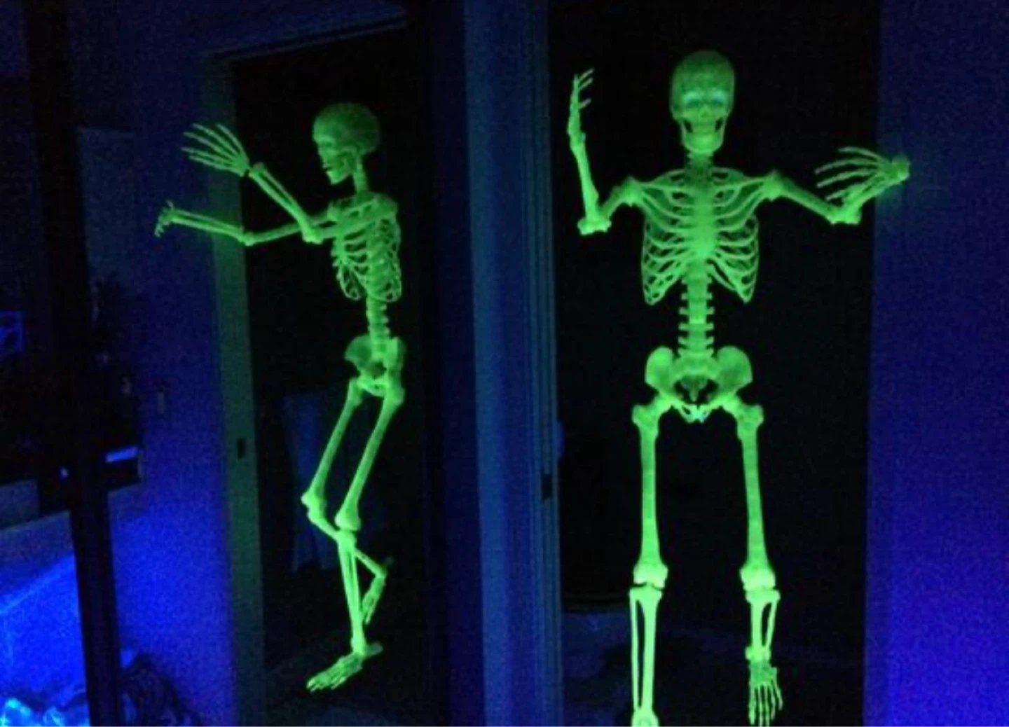 2x Skeleton 5ft  glow in the dark Halloween Decoration - photo 3