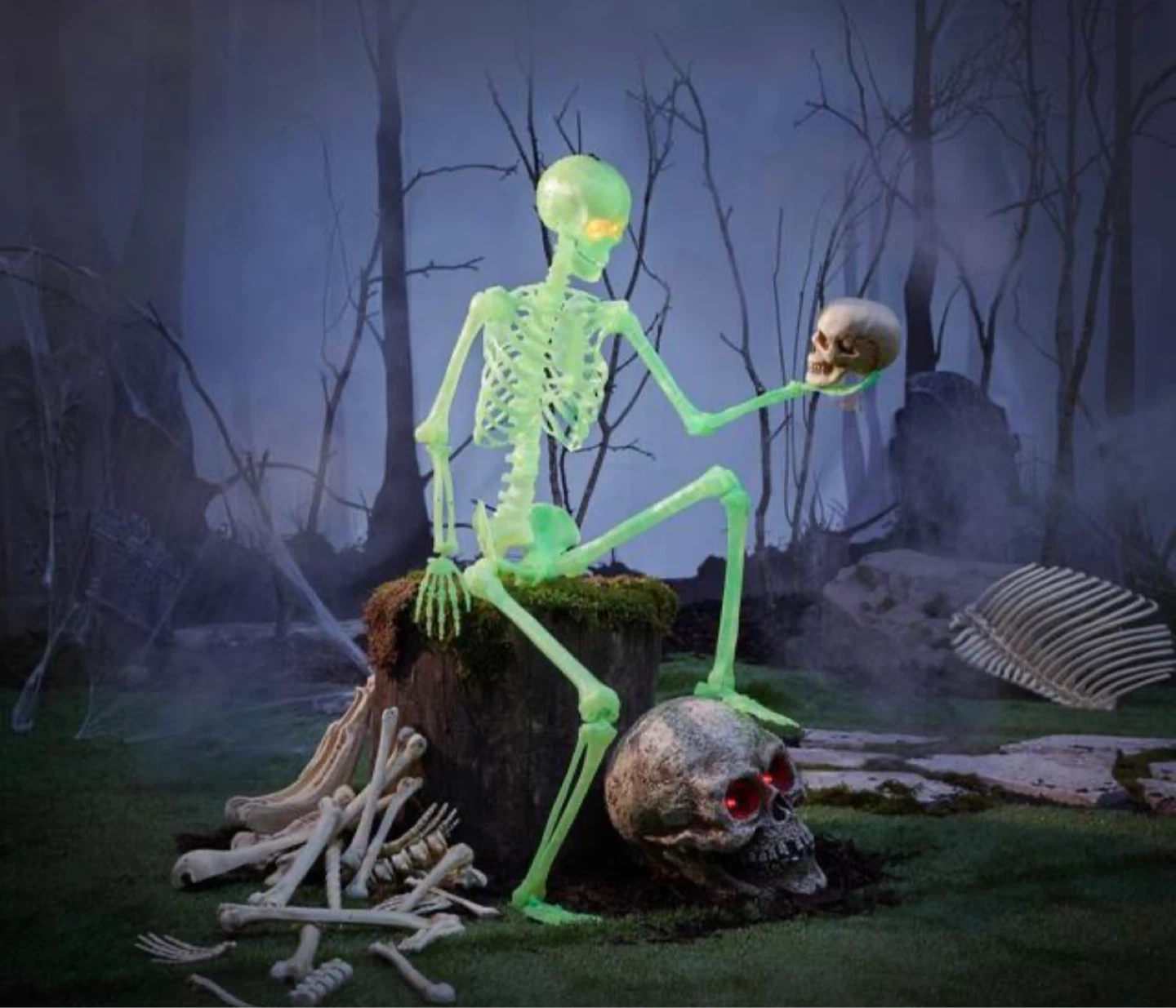 2x Skeleton 5ft  glow in the dark Halloween Decoration