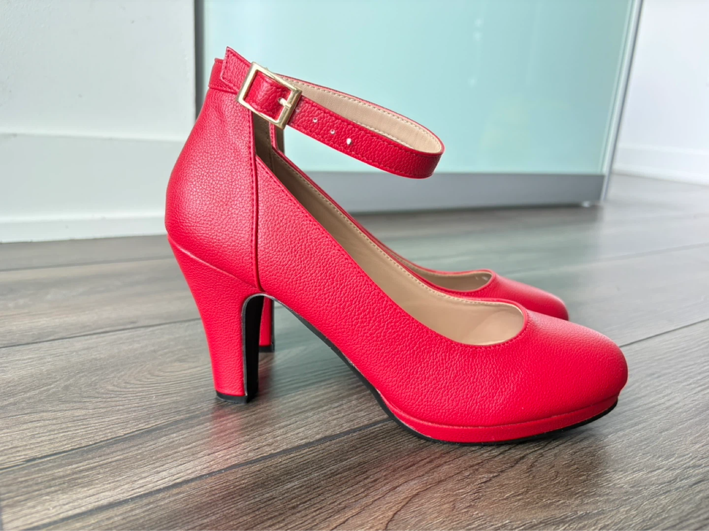 Red Round Toe Heels with Ankle Strap Vintage - photo 2