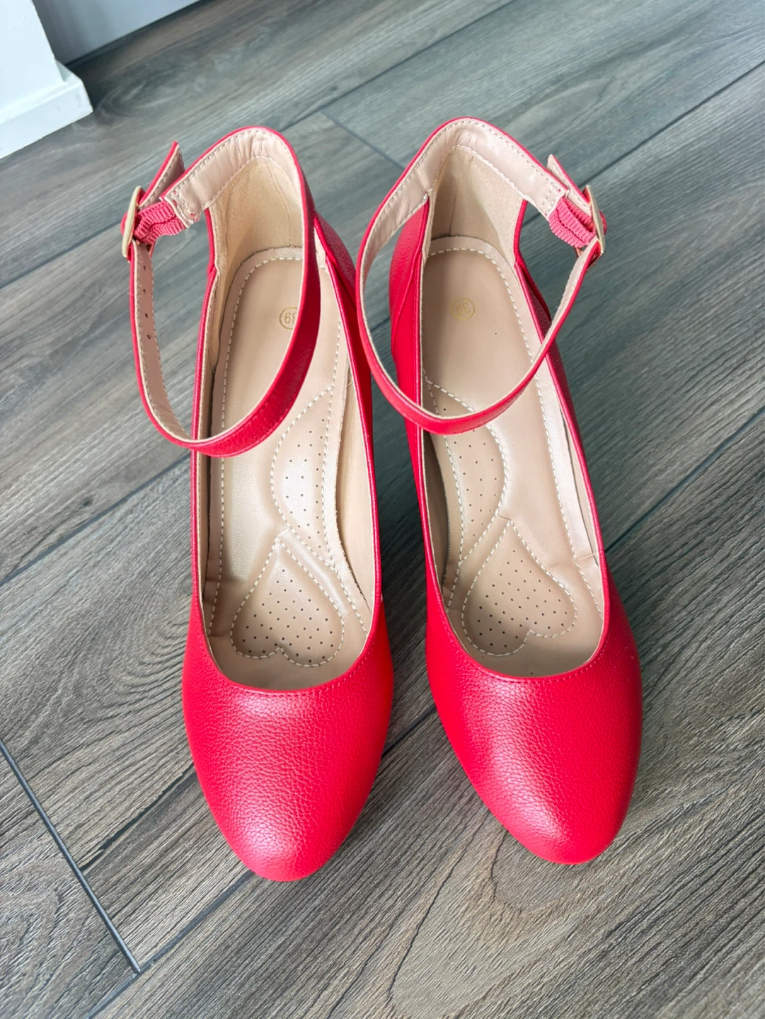 Red Round Toe Heels with Ankle Strap Vintage - photo 4