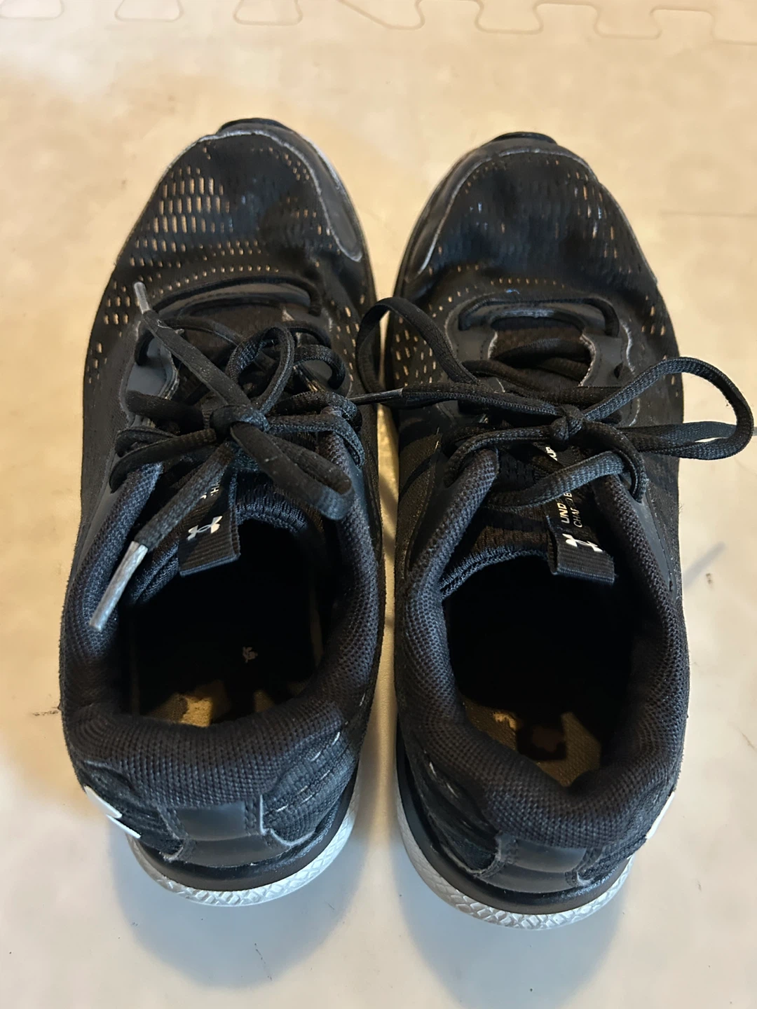 Under Armour Charged Running Shoes Boy size 6 - photo 2