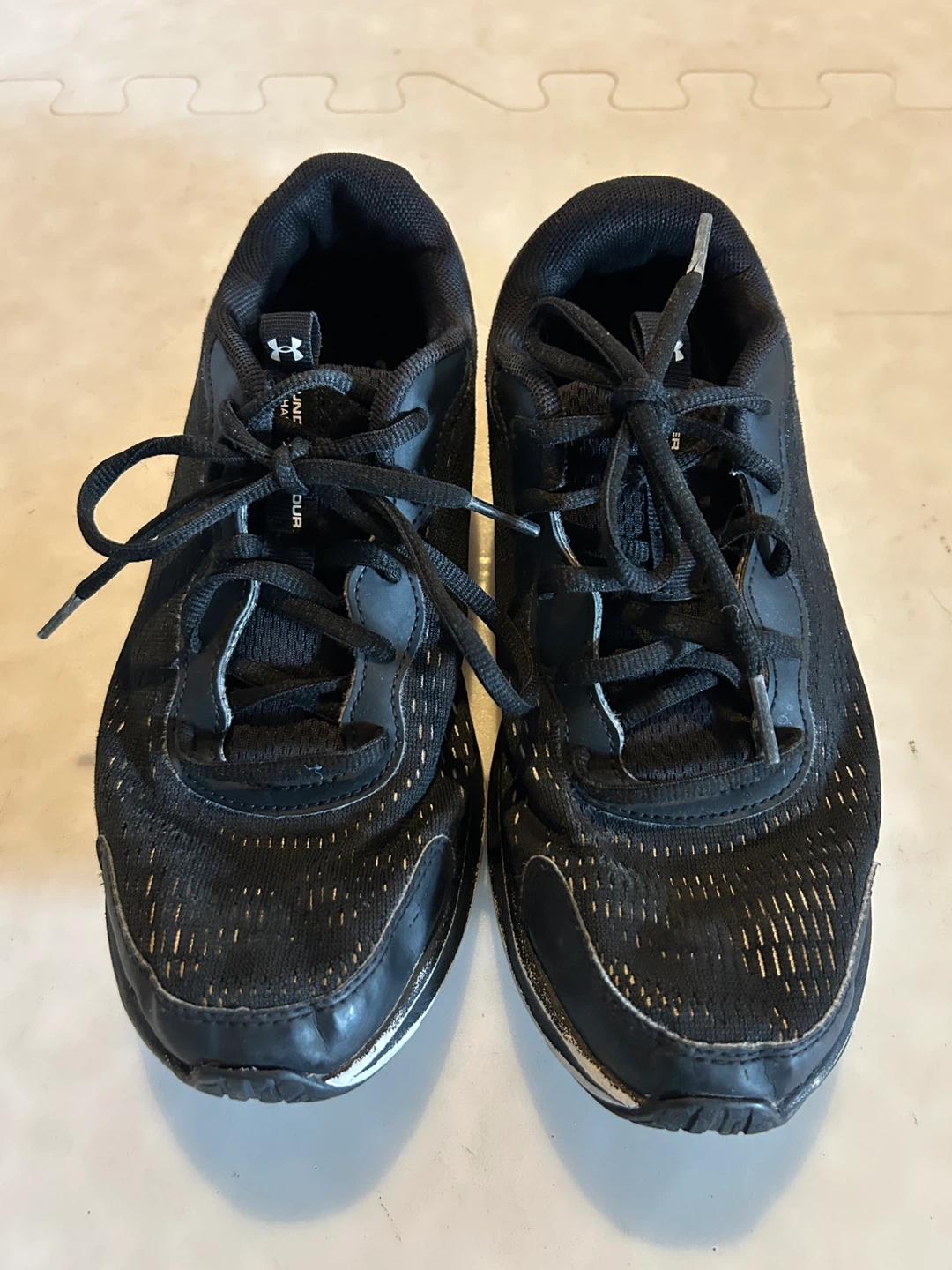 Under Armour Charged Running Shoes Boy size 6