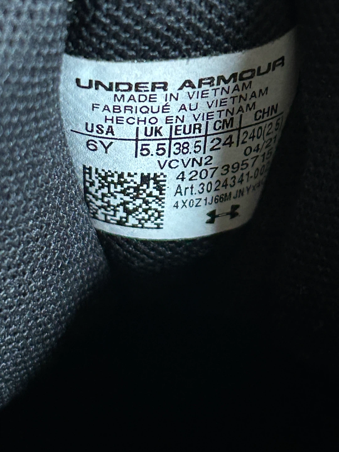 Under Armour Charged Running Shoes Boy size 6 - photo 5