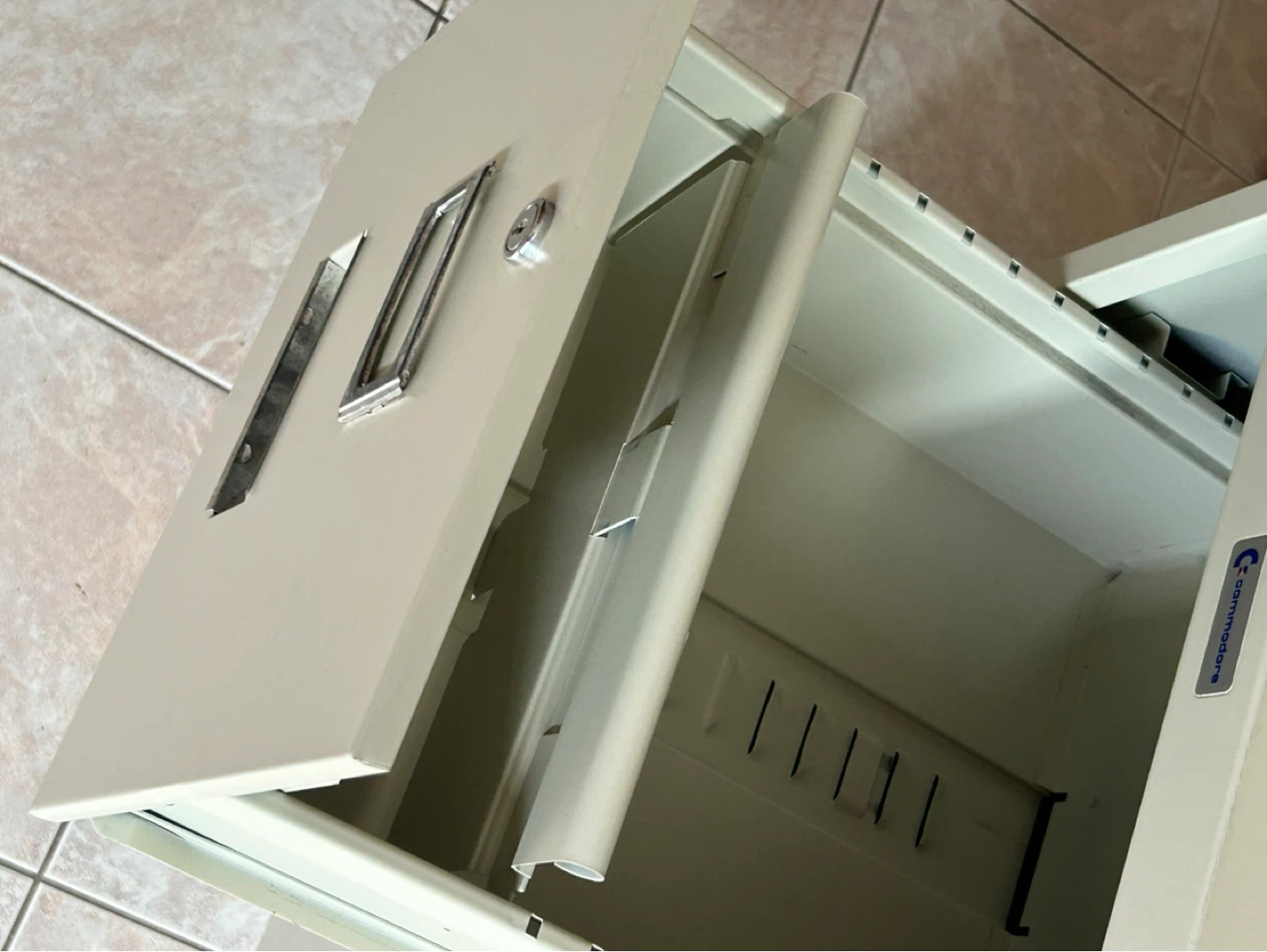 Commodore 2-Drawer Filing Cabinet - photo 3