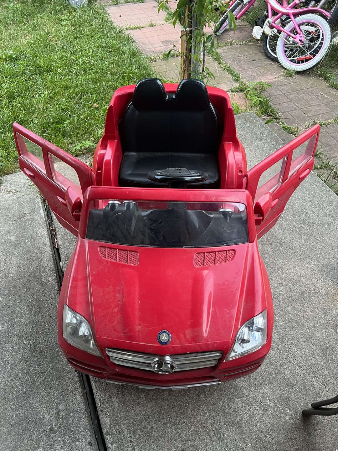2 seater Red Ride-On Mercedes Kids Car needs charger - photo 2