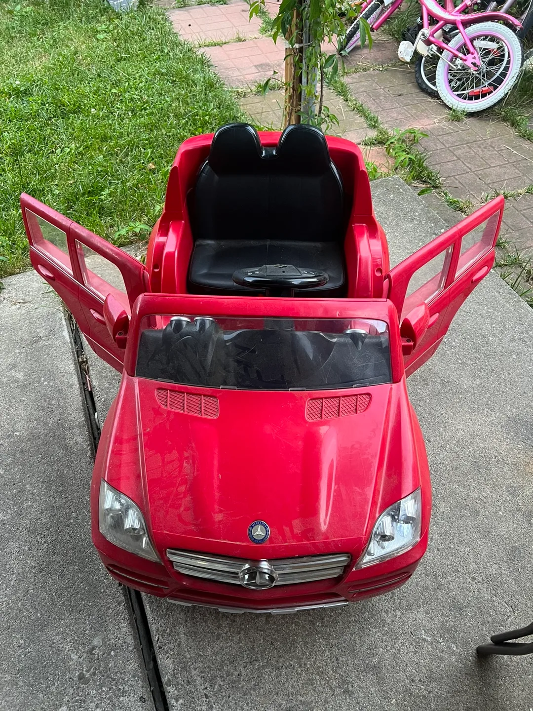 2 seater Red Ride-On Mercedes Kids Car needs charger - photo 2