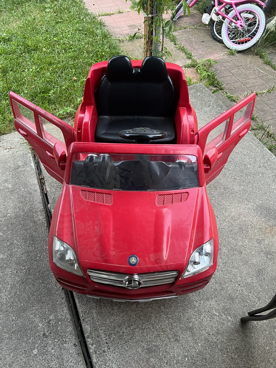 2 seater Red Ride-On Mercedes Kids Car needs charger