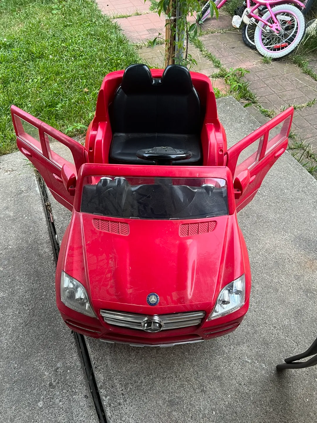2 seater Red Ride-On Mercedes Kids Car needs charger