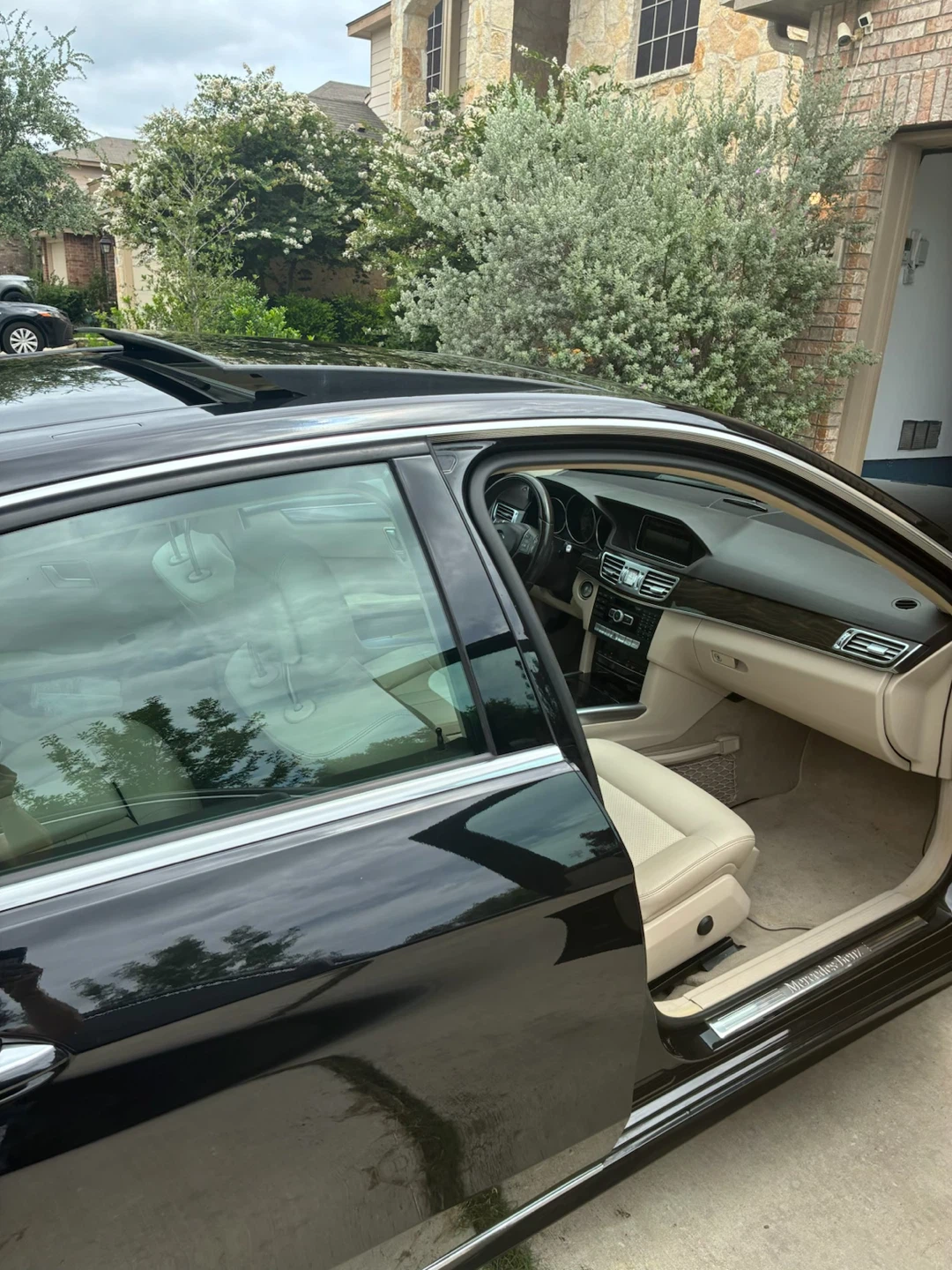 Exceptionally well maintained  Mercedes-Benz E250 BlueTEC Diesel - photo 2