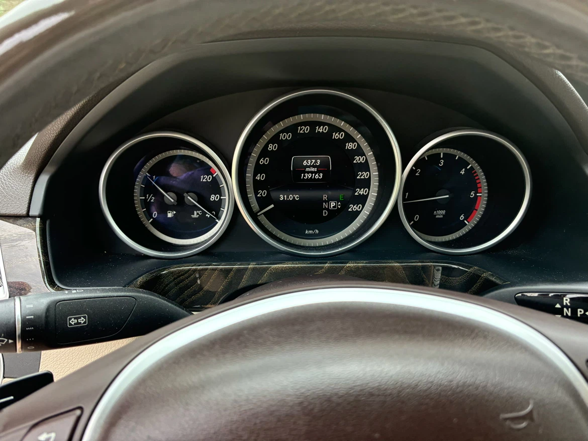 Exceptionally well maintained  Mercedes-Benz E250 BlueTEC Diesel - photo 3