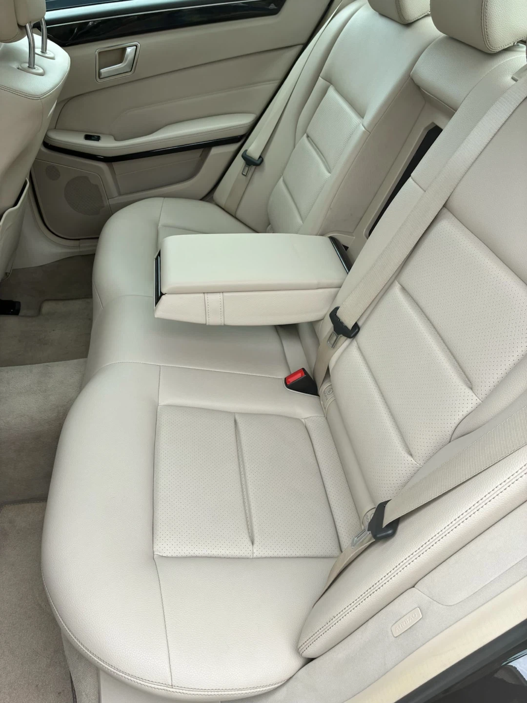 Exceptionally well maintained  Mercedes-Benz E250 BlueTEC Diesel - photo 5