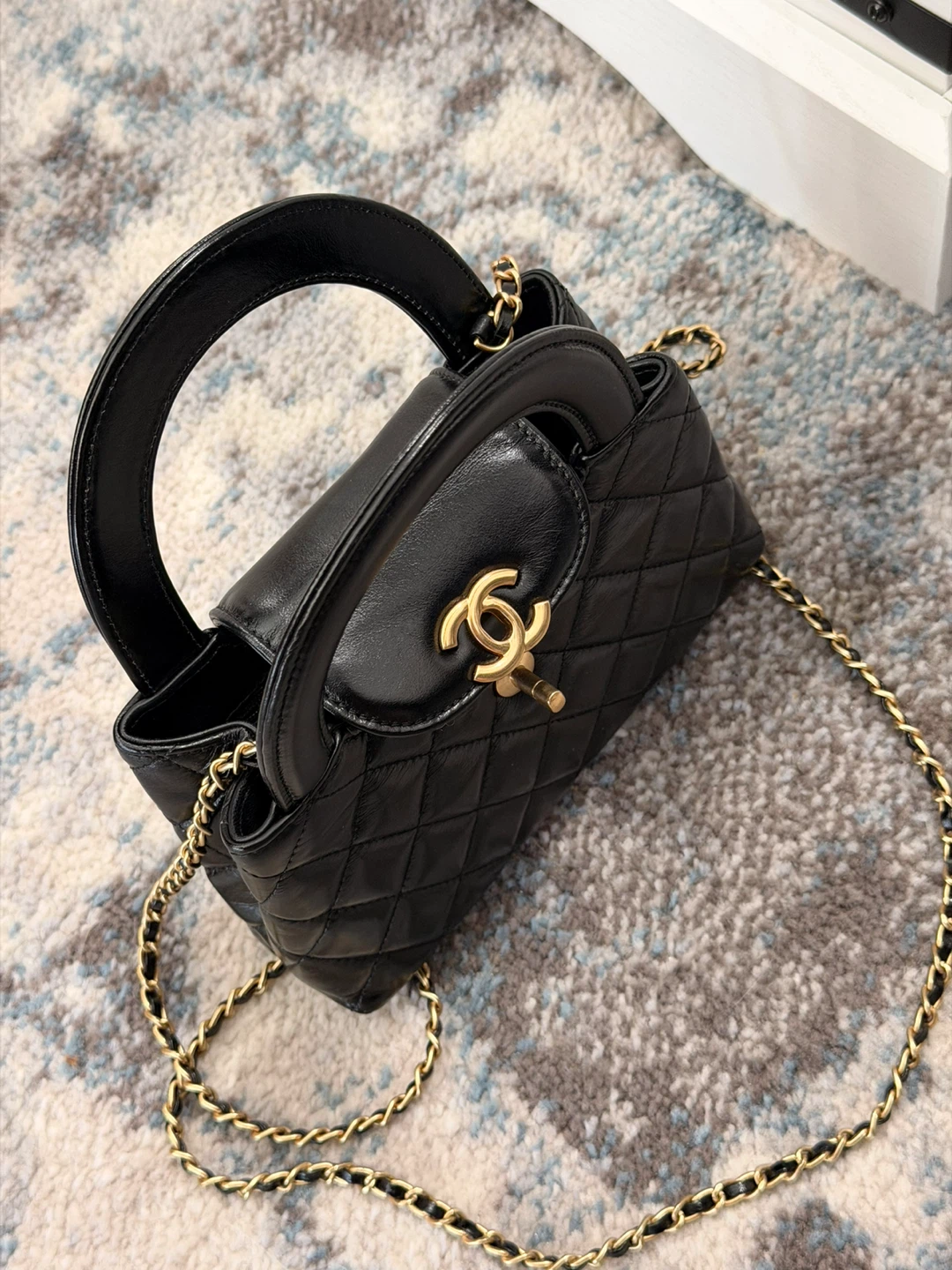 Chanel Small Kelly Black Shiny Calfskin Brushed Gold Hardware - photo 4
