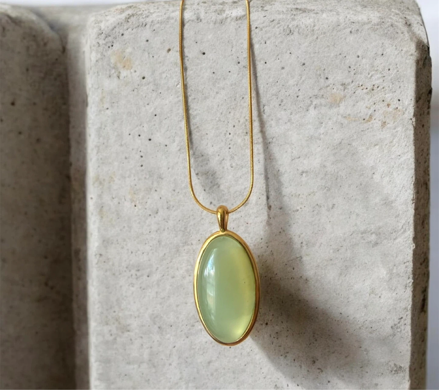Gold tone Chain Necklace with Oval Pendant