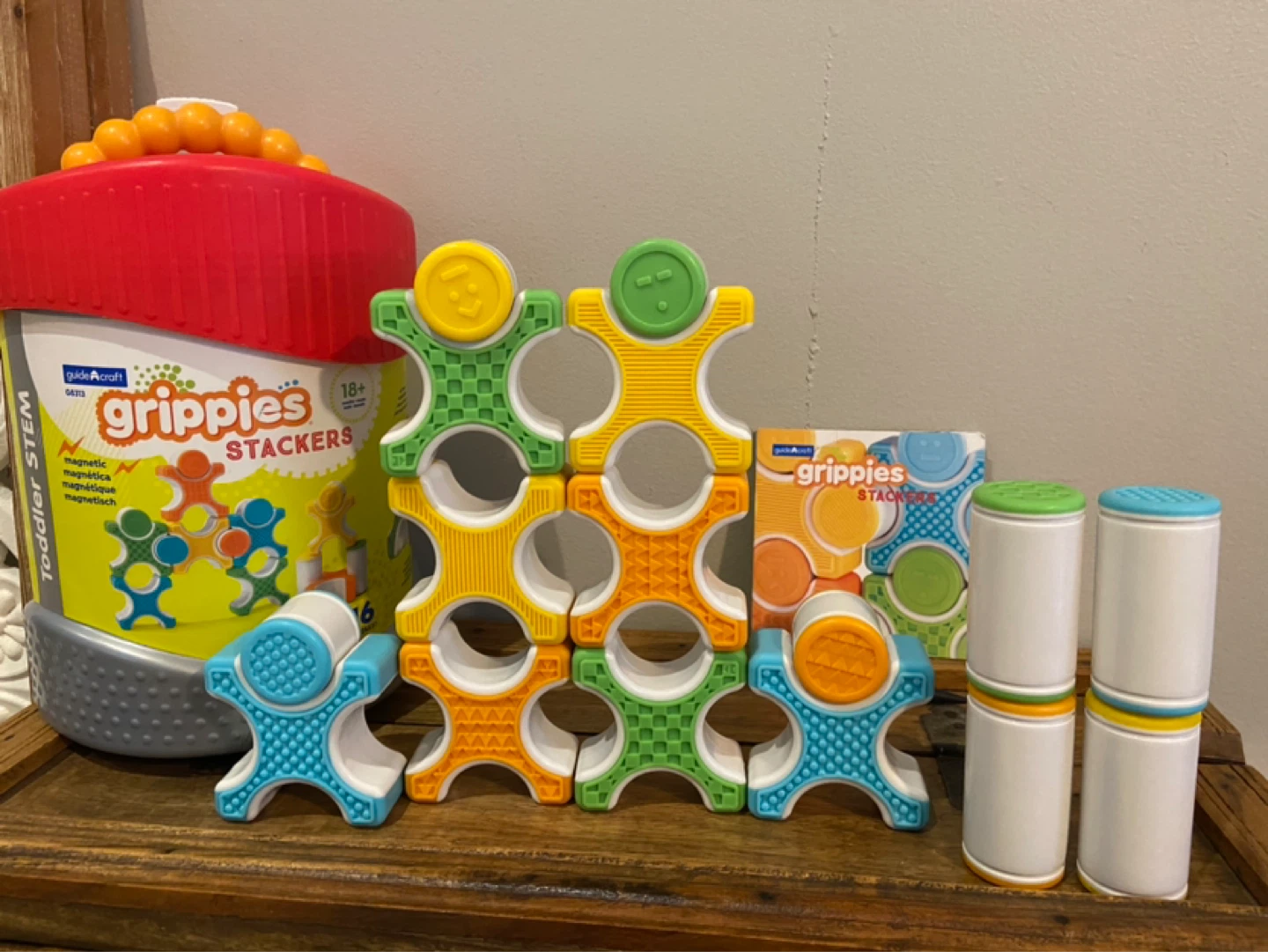 Guidecraft Grippies Magnetic Stackers STEM Toy