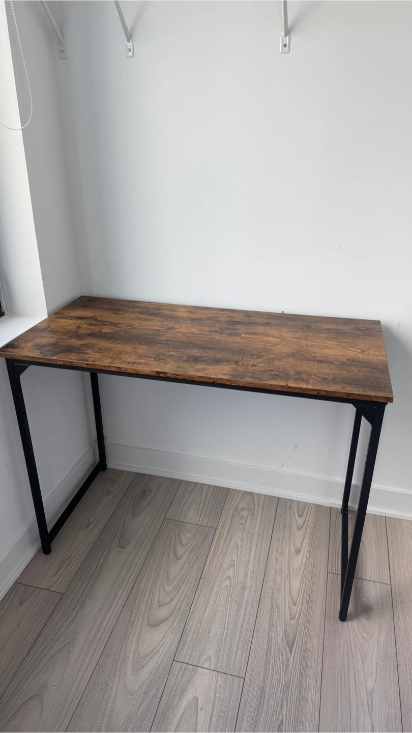 Computer desk for sals