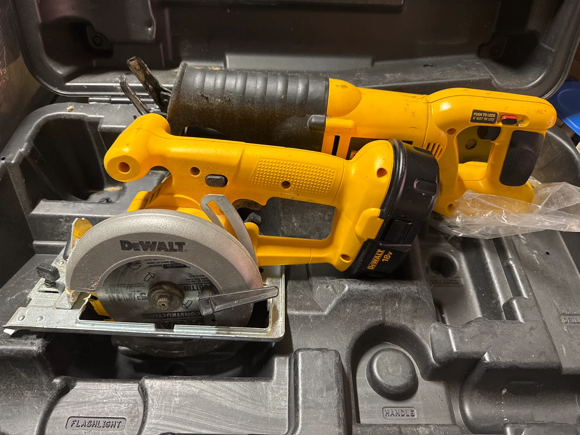 DeWalt 18V Circular Saw and Reciprocating Saw Combo Kit