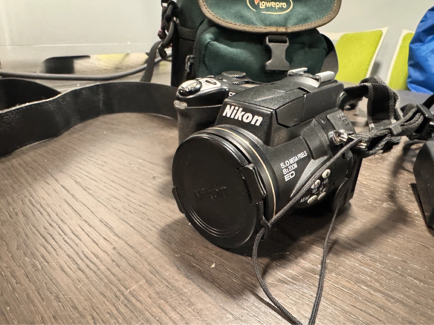 Nikon Coolpix 5.0 MP Digital Camera with Lowepro Bag - photo 2