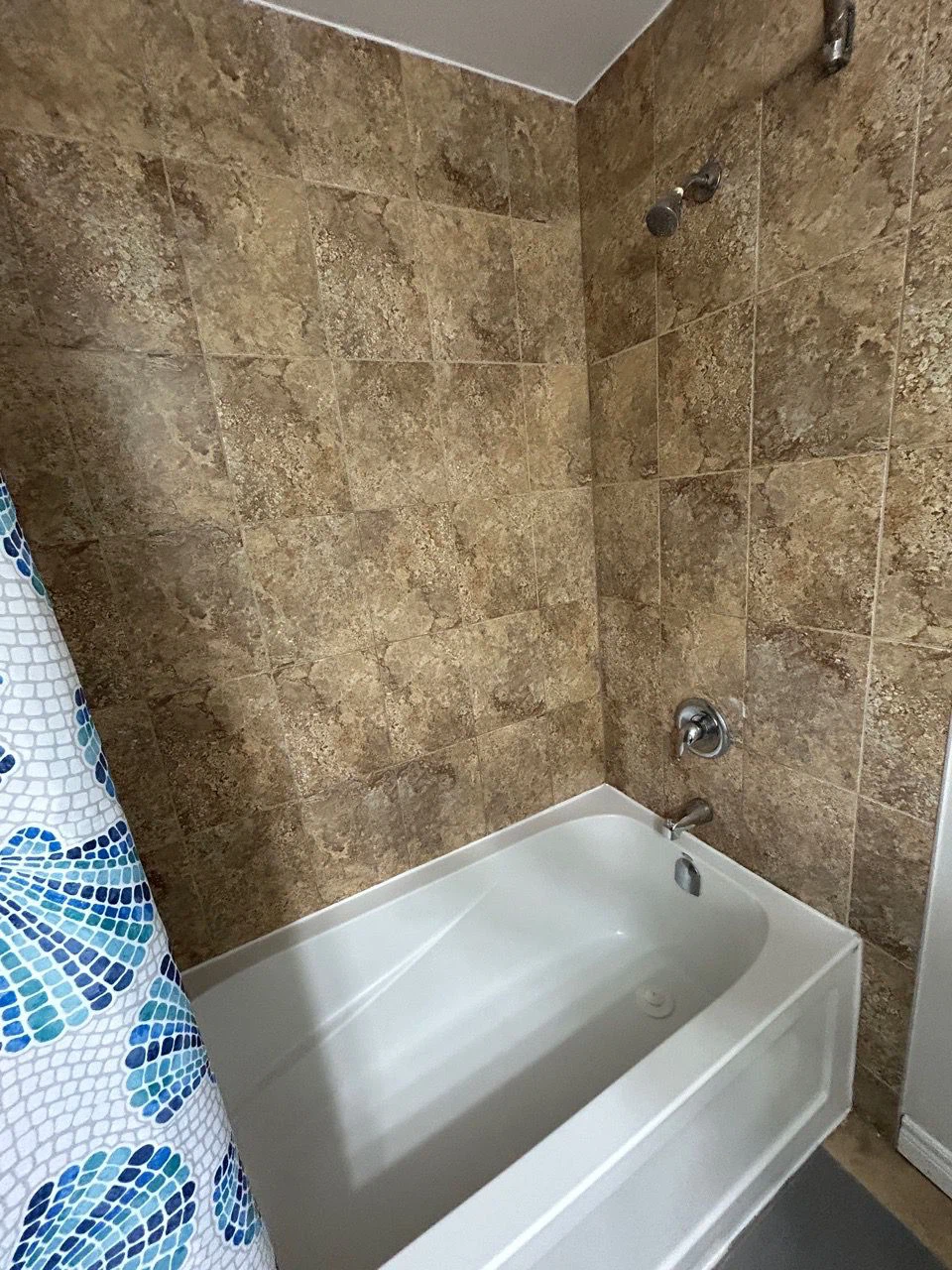 Used Bathtub - photo 2