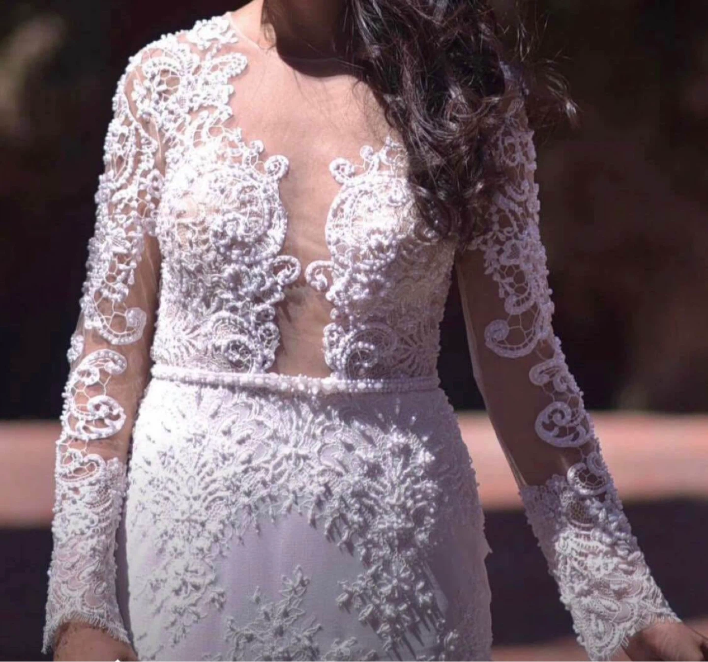 Amazing opportunity - Beautiful Lace Wedding Dress (Negotiable!)