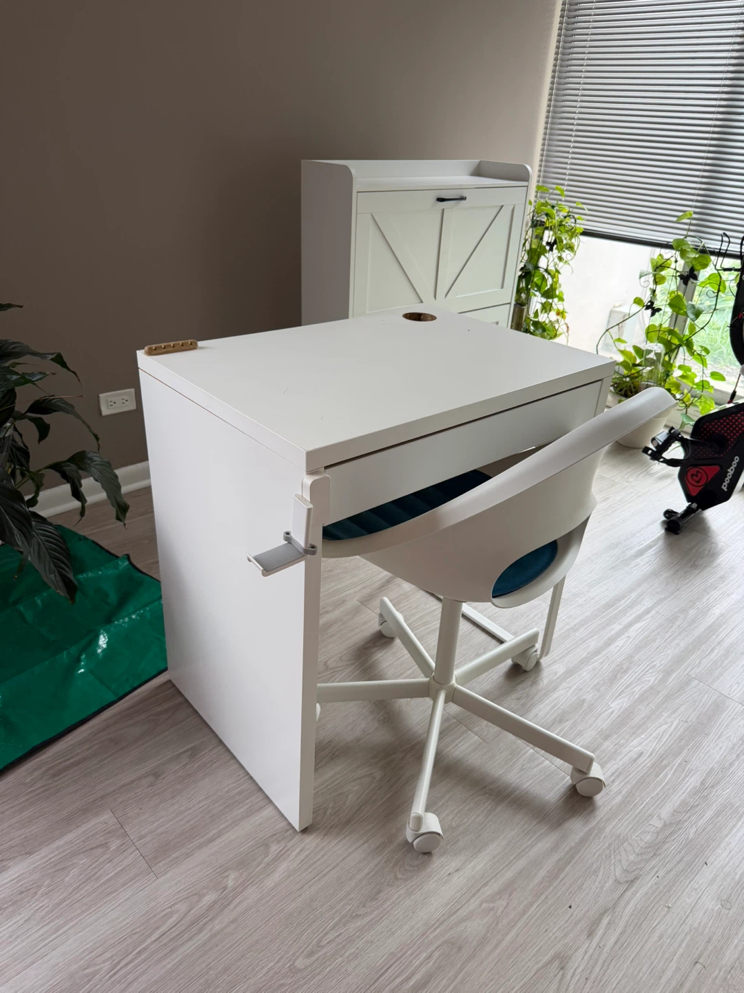 IKEA MICKE Desk with cable organizer and headphone holder