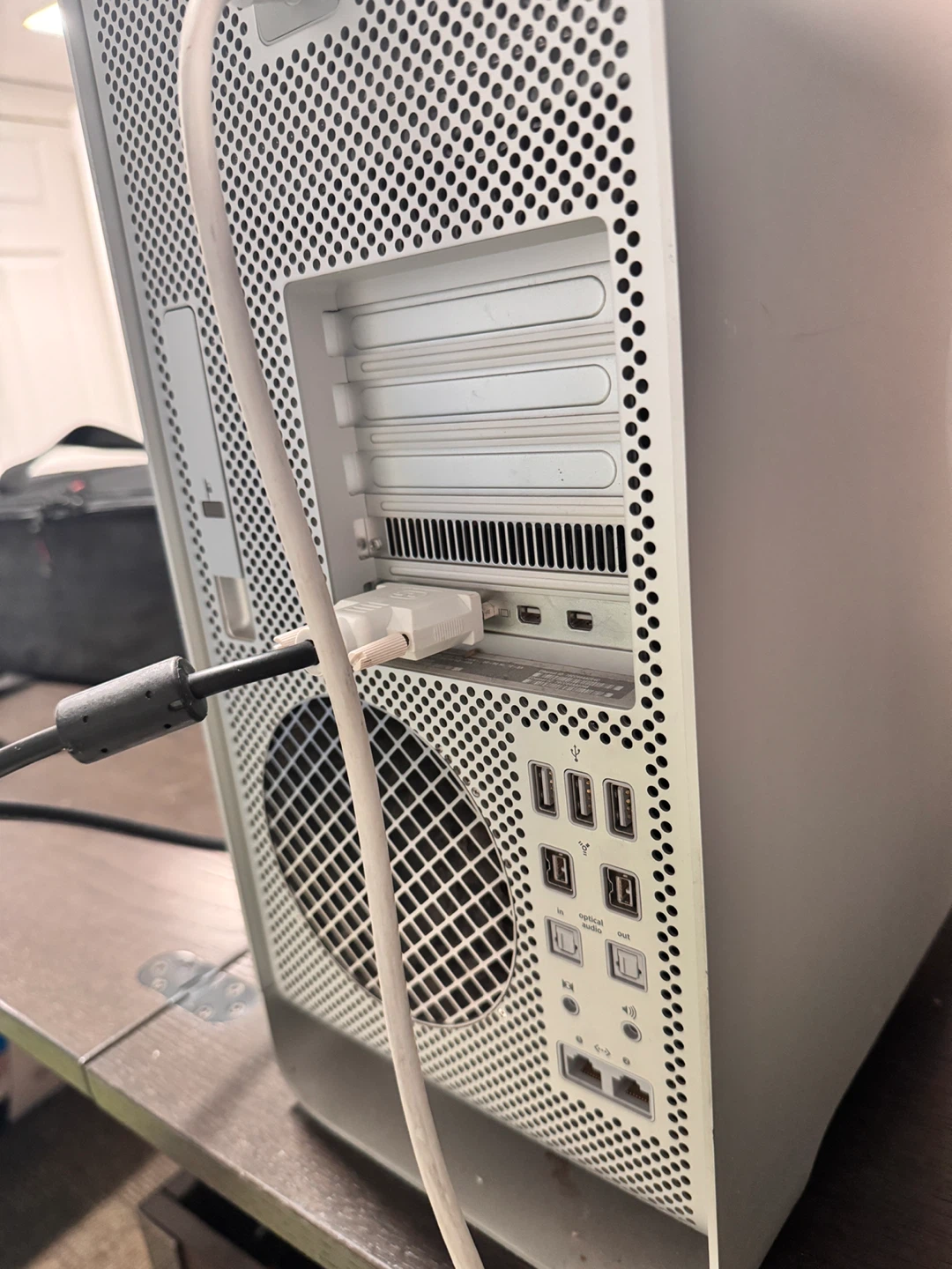 Apple Mac Pro (Mid 2010) Desktop Computer - photo 2