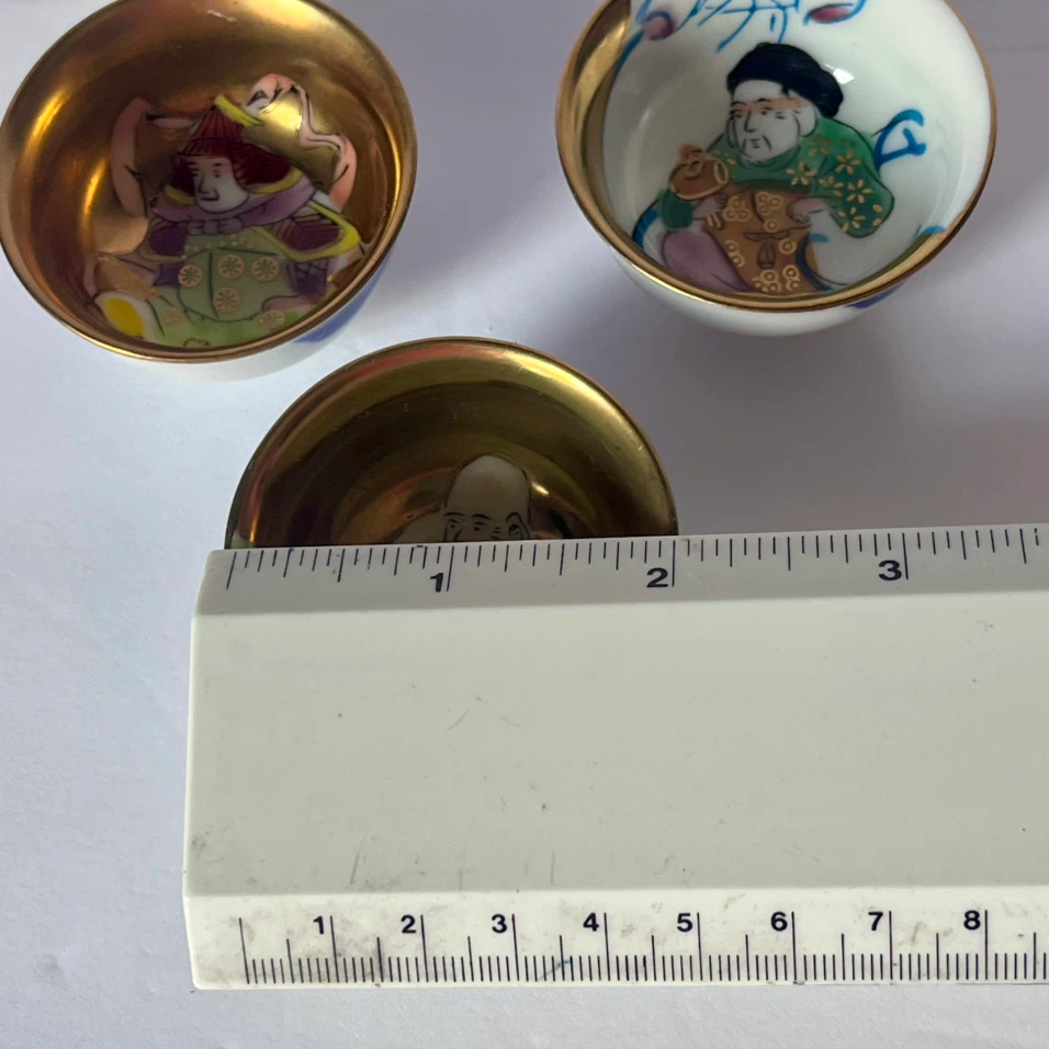 3 Kutani Sake Cups Gods Fortune Handpainted-Japan - photo 4