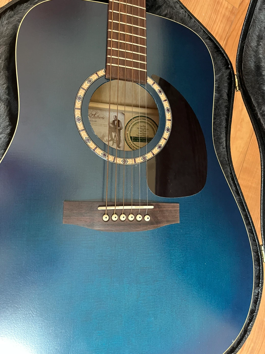 Art and Lutherie acoustic guitar with hard shell case - photo 2