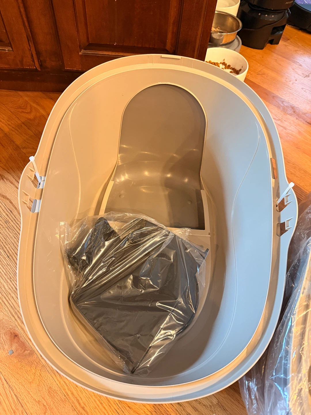 Cat Litter Box New!! never used 2 for 30 - photo 3