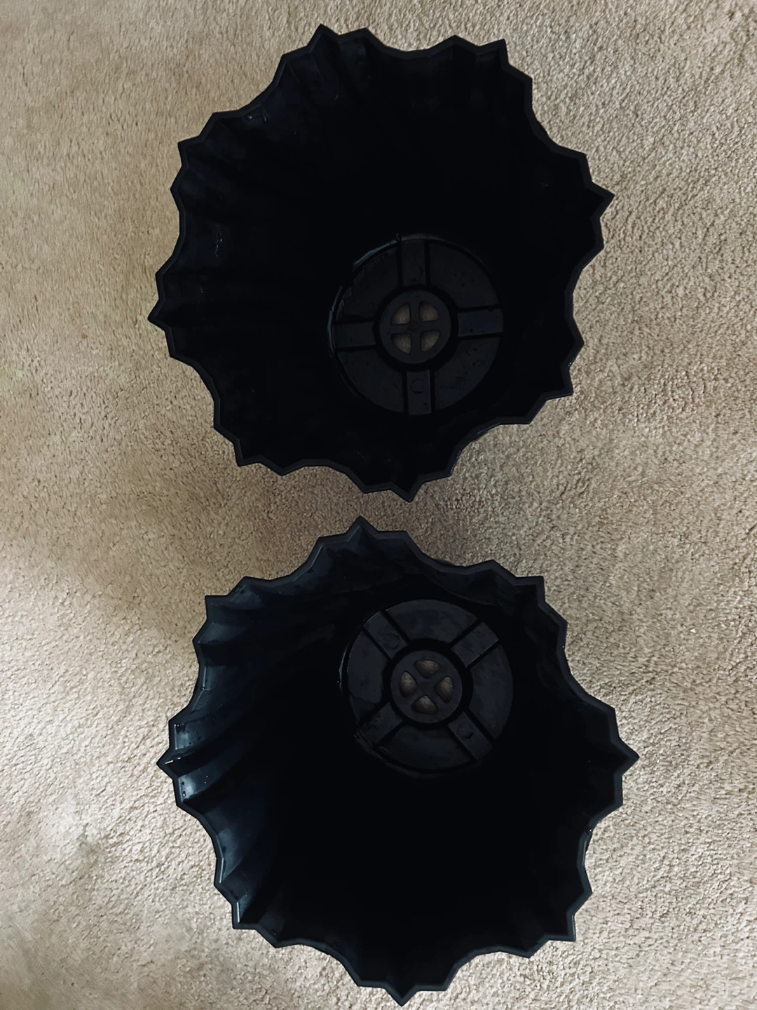 2 Black Flower Pots - photo 3