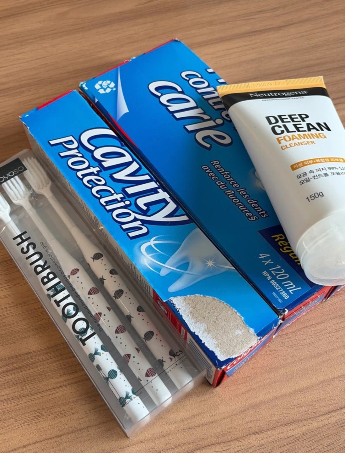 Neutrogena Cleanser & 3 Colgate Toothpaste & 3 Toothbrushes set