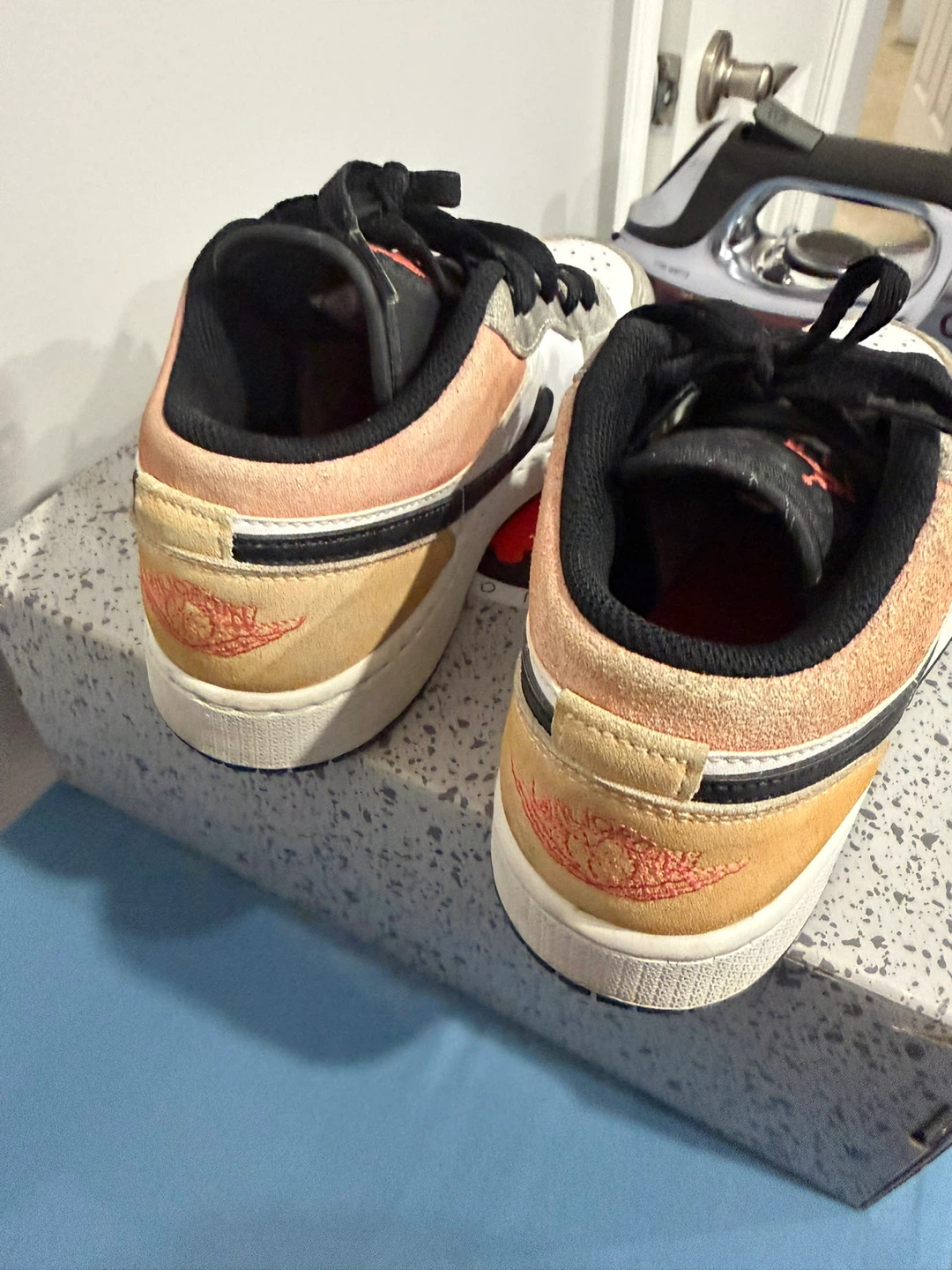 Air Jordan 1 Low SE "Elephant Print" Sneakers - photo 4