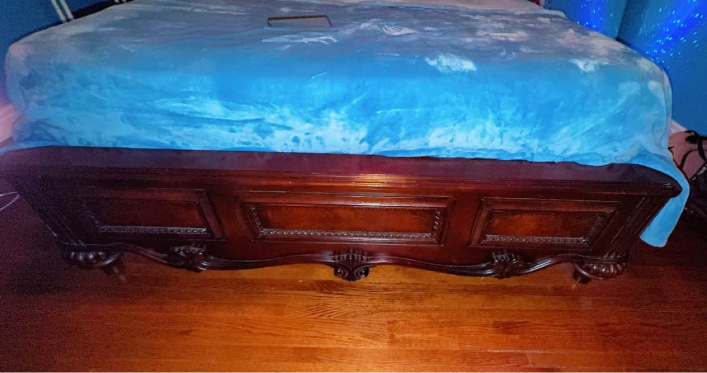 Moving SALE Bedroom Furniture Set - Mahogany Finish - photo 5
