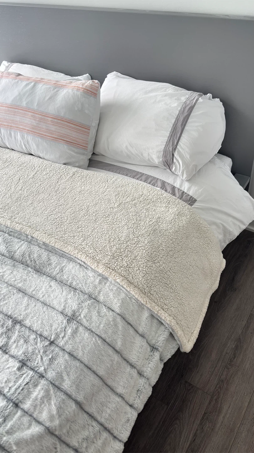 Queen Bed + Mattress - photo 3