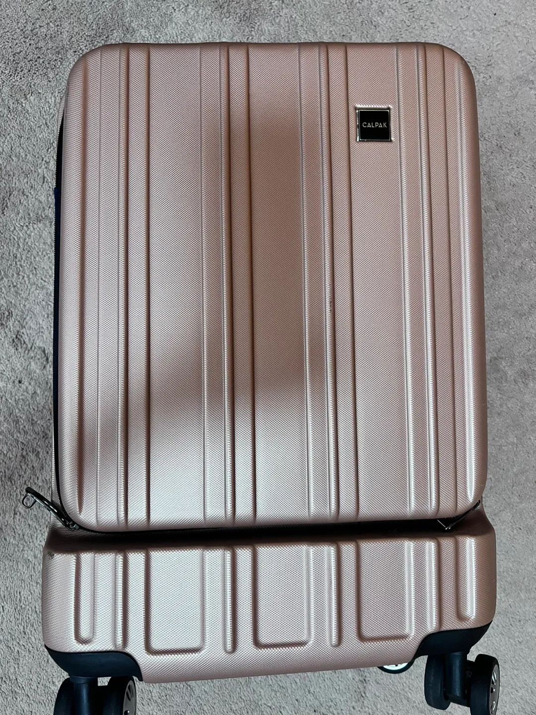 Carry on luggage - photo 3