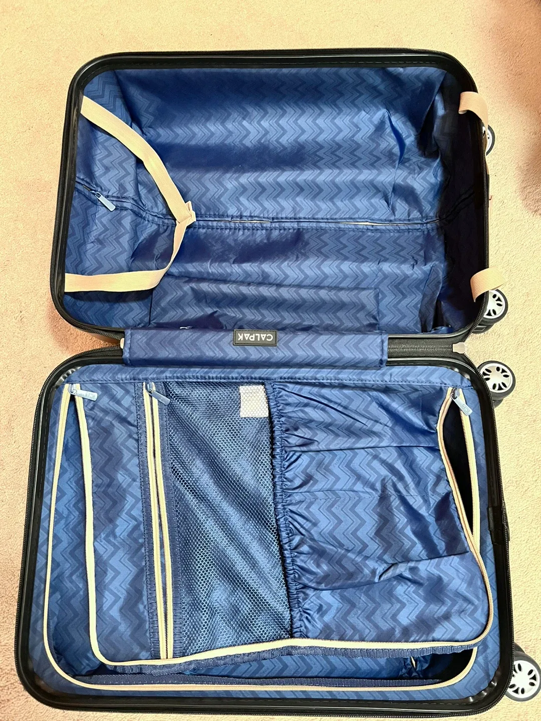 Carry on luggage - photo 5