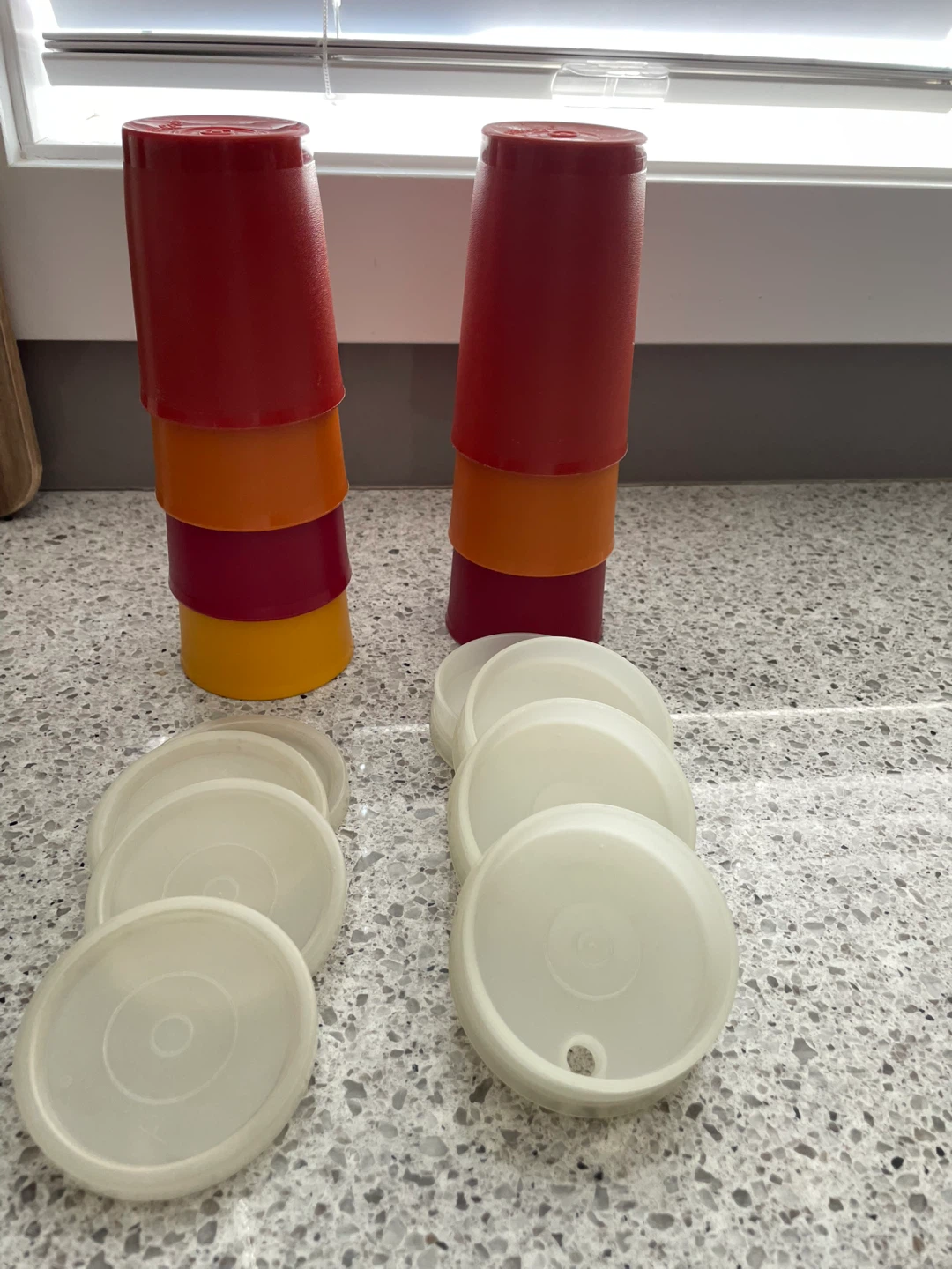 Set of 7 Reusable Plastic Cups with Lids - Assorted Colours