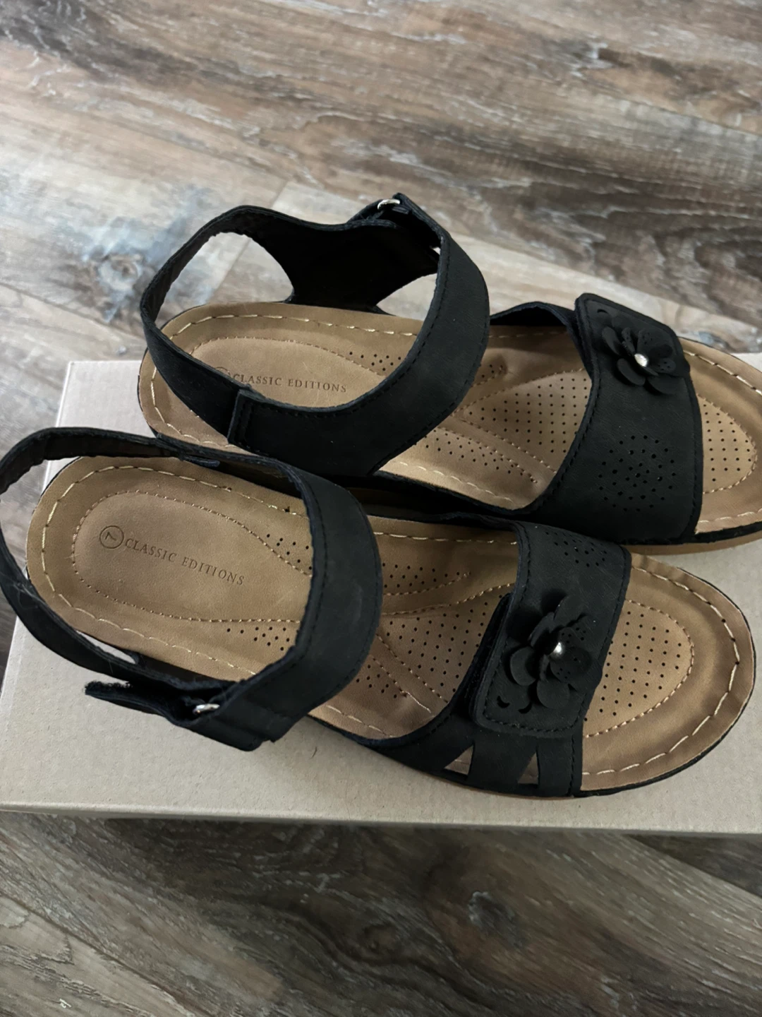 Classic Editions Black Sandals Size 7