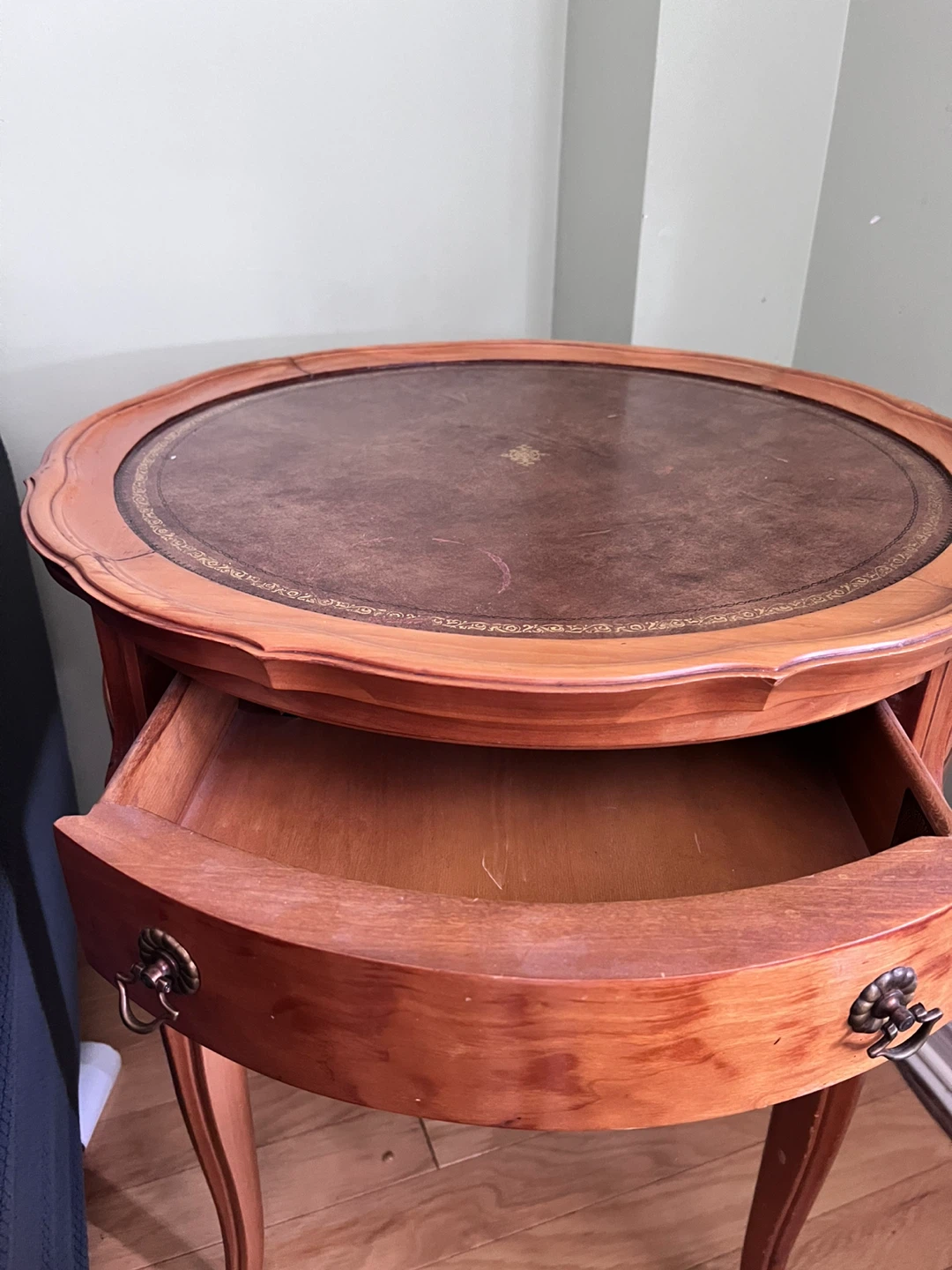 antique table - photo 4