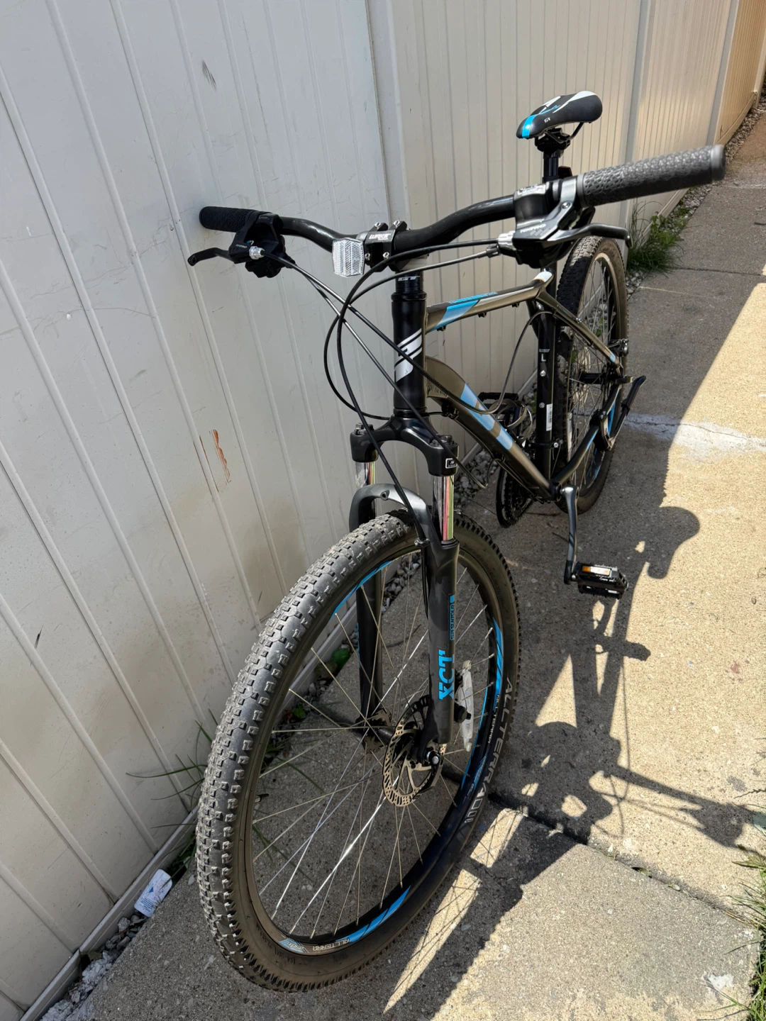 GT Aggressor Pro Mountain Bike - photo 3